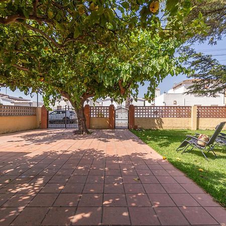 Apart-Rent Casa Con Jardin Pani 0081 Empuriabrava Exterior photo