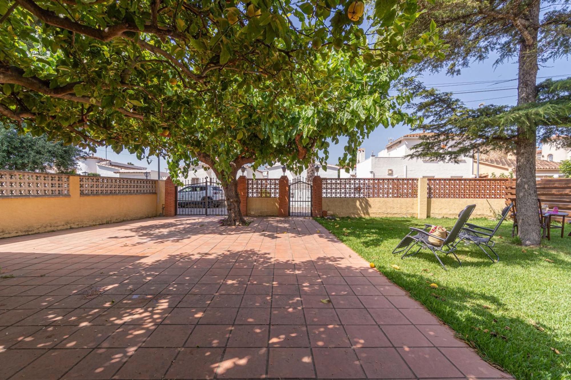 Apart-Rent Casa Con Jardin Pani 0081 Empuriabrava Exterior photo