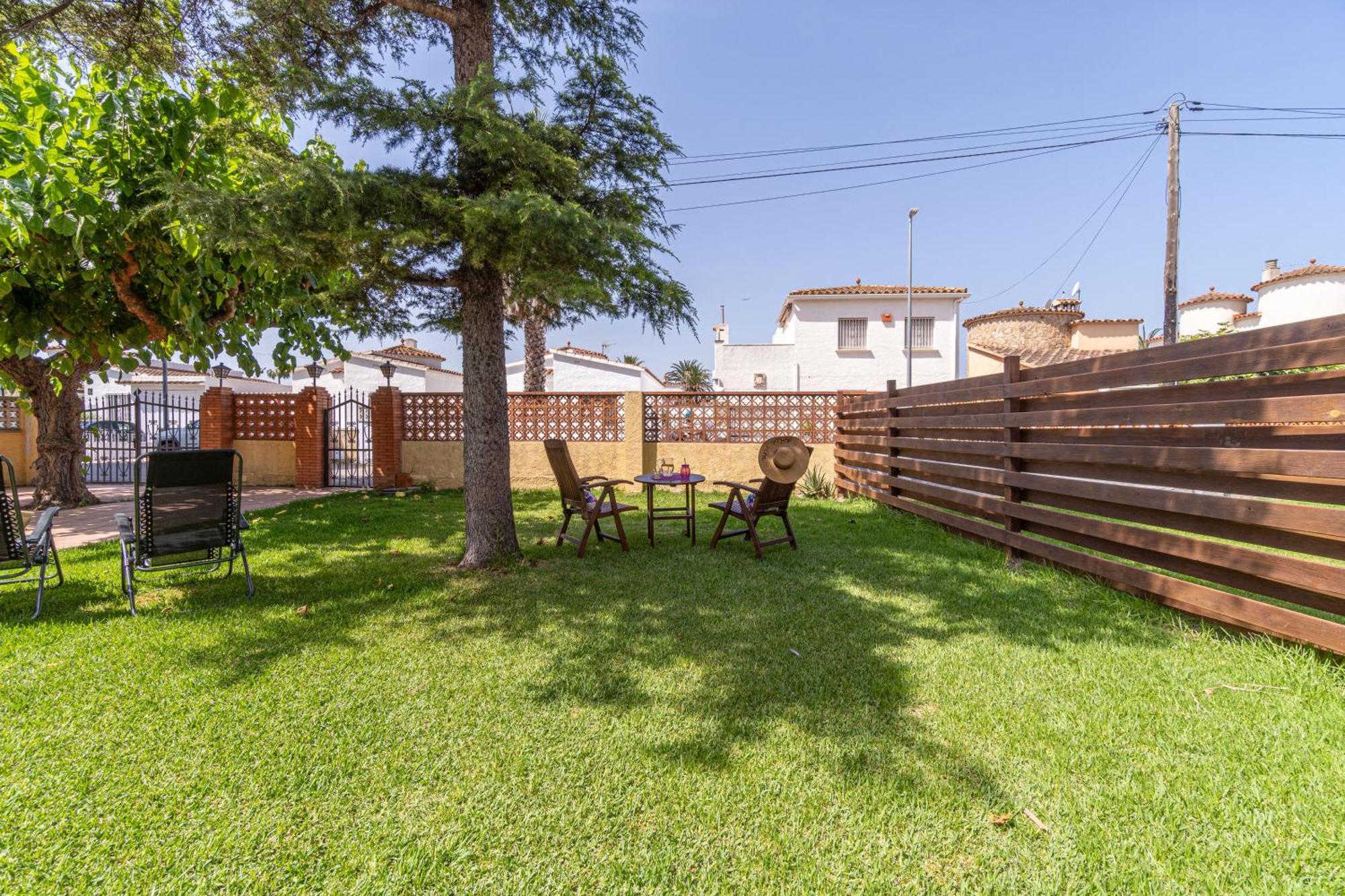 Apart-Rent Casa Con Jardin Pani 0081 Empuriabrava Exterior photo